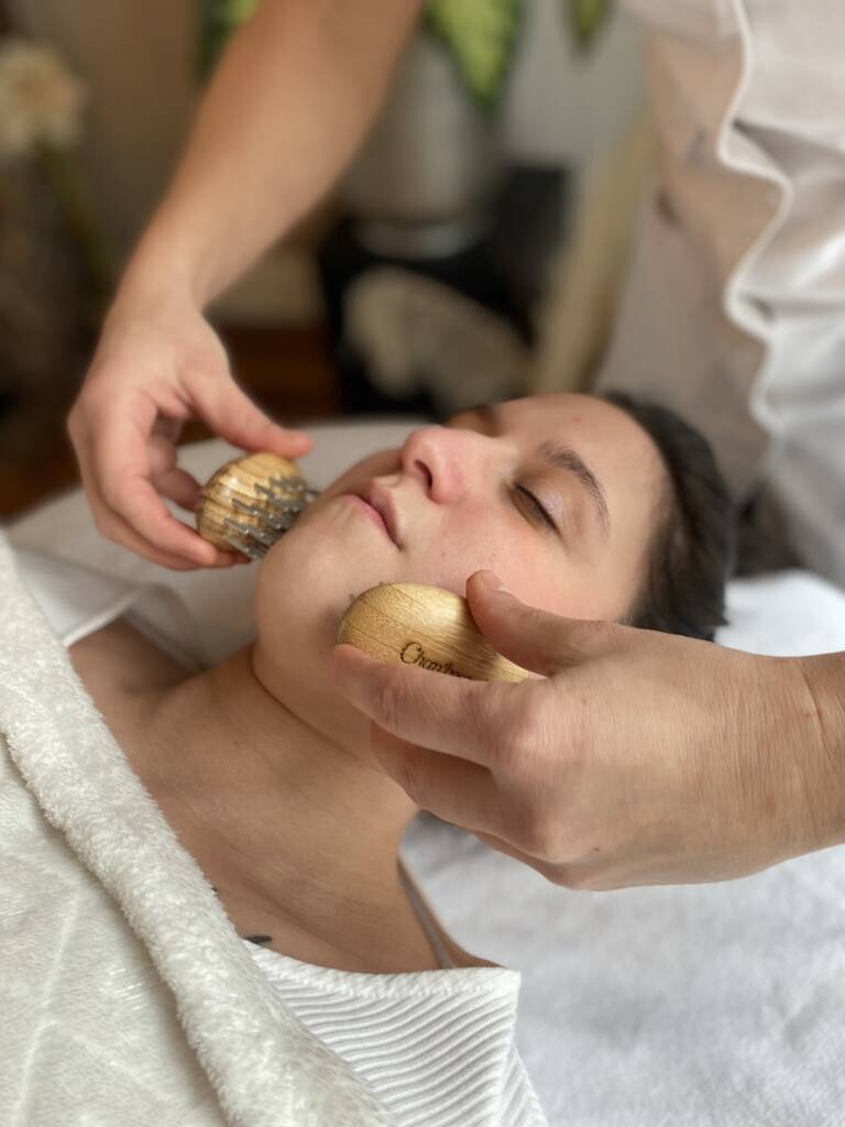 Massage visage Chan'Beauté réflexologie faciale Dien Chan à Avon FontainebleauMassage visage Chan'Beauté réflexologie faciale Dien Chan à Avon Fontainebleau